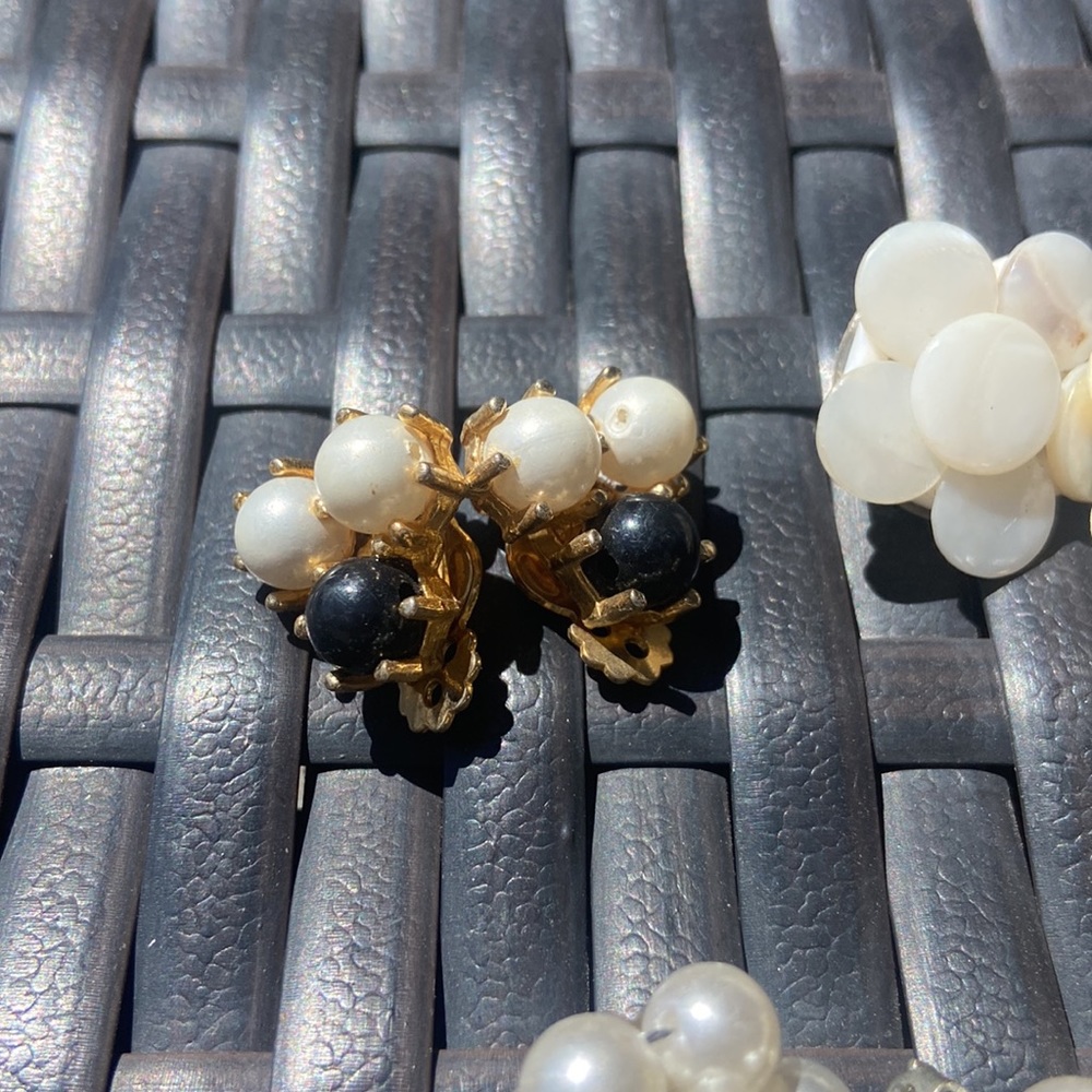 Vintage Clip on Earrings circa 1960’s 5 Sets - Picture 5 of 7